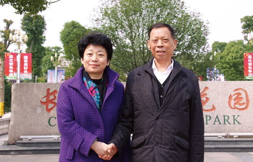 марта 2012 года Хунли, секретарь комитета города Уси провинции Цзянсу, составил компанию нашему президенту Ли Лянбао в проверке нашей компании.