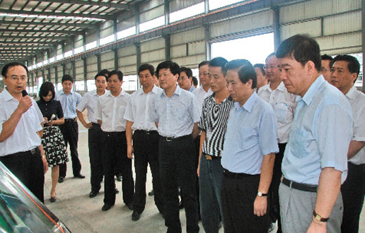 В августе 2008 года Лян Баохуа, секретарь провинциального комитета партии провинции Цзянсу, посетил нашу компанию в сопровождении генерального менеджера Ли Хунфана.